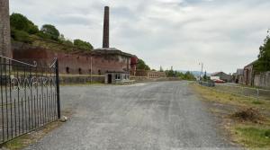 PatnaにあるThe Bunkhouseの古い工場の隣の空いている通り