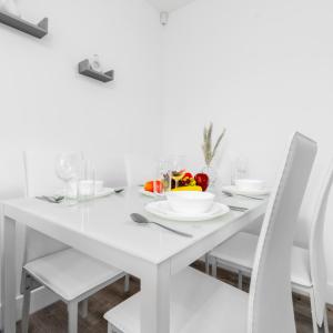 Φαγητό σε αυτό το διαμέρισμα ή κάπου εκεί κοντά