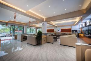 Nhà hàng/khu ăn uống khác tại 铂曼智慧酒店-Near the east gate of the Forest Park, about a 10-minute walk-There is a beautiful small river at the entrance-offers free self-service laundry and Attraction Tickets Serivce in advance