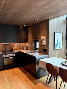 Η κουζίνα ή μικρή κουζίνα στο Hemsedal ski in ski out, modern comfort by the slopes