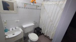 Vannituba majutusasutuses Del Sur Alojamiento +6 fotot