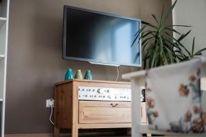 Et tv og/eller underholdning på Ferienwohnung Gaisweiher, Dinkelsbühl