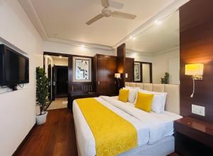 Μια τηλεόραση ή/και κέντρο ψυχαγωγίας στο Hotel The Prime, Har Ki Pauri, Haridwar