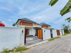 a house with a gate in front of it at Karuna Villa with Garden in Lovina