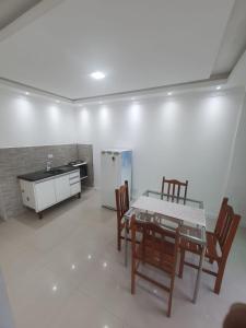 Η κουζίνα ή μικρή κουζίνα στο Departamento Crispim +2 φωτογραφίες