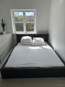 Ένα ή περισσότερα κρεβάτια σε δωμάτιο στο Superb apartment in central Copenhagen