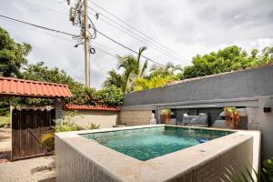 a swimming pool in the backyard of a house at cabaña villa luz in Santa Verónica