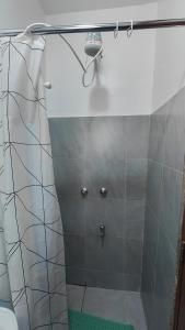 Ένα μπάνιο στο Studio Apartment - The Arc II