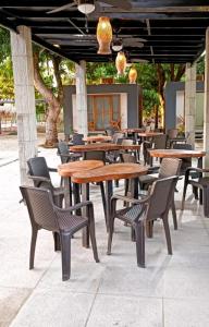 a group of tables and chairs in a restaurant at Mango Beach in San Bernardo del Viento +8 photos