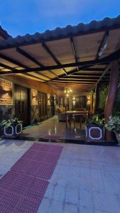 Bazén v ubytování Ceylon wilpattu safaris & lodging nebo v jeho okolí