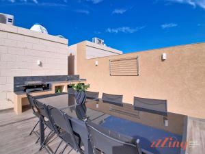 Μπαλκόνι ή βεράντα στο Rooftop Oasis with Plunge Pool & BBQ