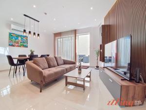 Μια τηλεόραση ή/και κέντρο ψυχαγωγίας στο Rooftop Oasis with Plunge Pool & BBQ