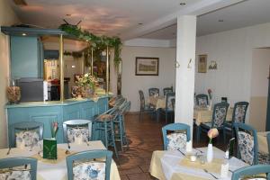 Restaurant o un lloc per menjar a Hotel garni Goldene Henne