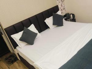 Ένα ή περισσότερα κρεβάτια σε δωμάτιο στο Hotel MRK VILLA +5 φωτογραφίες