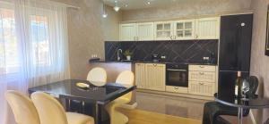 Η κουζίνα ή μικρή κουζίνα στο Grande Apartments