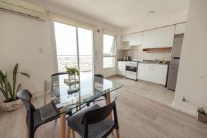 Kuchyň nebo kuchyňský kout v ubytování Punto panorámico, piso 22 con cochera + 8 fotografií