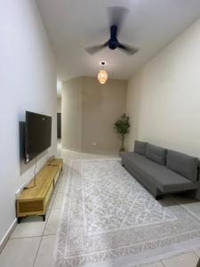 Et tv og/eller underholdning på Loka Homestay Kluang