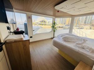 Ένα ή περισσότερα κρεβάτια σε δωμάτιο στο Boat Camping +3 φωτογραφίες