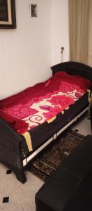 Ένα ή περισσότερα κρεβάτια σε δωμάτιο στο Chambre privée avec terrasse