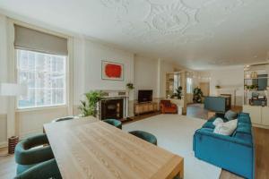 Μια τηλεόραση ή/και κέντρο ψυχαγωγίας στο The Catnap Suite