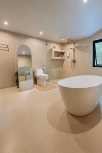 Koupelna v ubytování Tulum Villa Resort Koh Samui