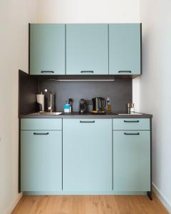 Η κουζίνα ή μικρή κουζίνα στο Limehome Kortrijk Gentsestraat