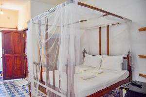 Ένα ή περισσότερα κρεβάτια σε δωμάτιο στο Rhino Apartments