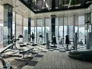 Fitnesscentret og/eller fitnessfaciliteterne på Peaceful Stylish and cozy condo