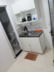 Kuchyň nebo kuchyňský kout v ubytování Kit net para curta temporada