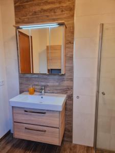 Ένα μπάνιο στο Auszeit mit 2 Schlafzimmer +24 φωτογραφίες