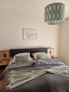 Ένα ή περισσότερα κρεβάτια σε δωμάτιο στο Auszeit mit 2 Schlafzimmer