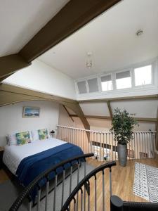 Postel nebo postele na pokoji v ubytování Unique Loft Apartment St Austell