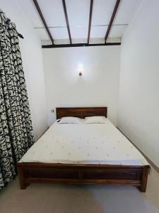 Postel nebo postele na pokoji v ubytování Weligama Surf Villa