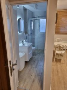 Ένα μπάνιο στο Apartament Sobótka