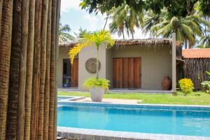 Πισίνα στο ή κοντά στο MHV Milagres - Casa Aruã, Luxo, Conforto e Privacidade a 60 metros da Exclusiva Praia do Marceneiro