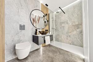 Koupelna v ubytování Sense Resort + 32 fotografií