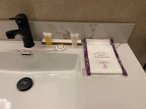 Ένα μπάνιο στο bright -