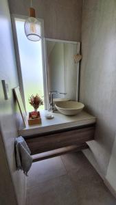 a bathroom with a sink and a large mirror at Quincho Sauco en Colonia Benitez in Colonia Benítez