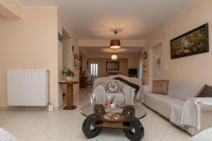 Posezení v ubytování Agapi's Oasis Villa by "elite"