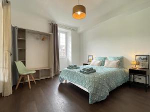 Ένα ή περισσότερα κρεβάτια σε δωμάτιο στο Happy neez