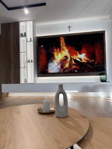 Μια τηλεόραση ή/και κέντρο ψυχαγωγίας στο BokorLak Nature & City 1