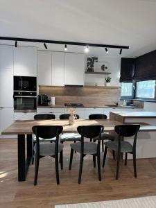 Η κουζίνα ή μικρή κουζίνα στο BokorLak Nature & City 1