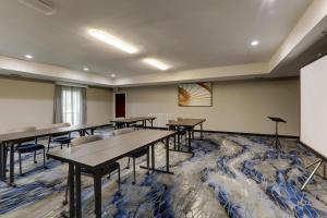 Gallery image of Las Colinas Inn Irving, SureStay Collection by Best Western in Irving +63 photos