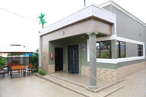 a small building with a porch and a table at Erliz villa in Kumasi