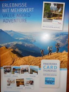 un cartel con fotos de personas en la cima de una montaña en Pfrundmatte 12, en Aeschi bei Spiez