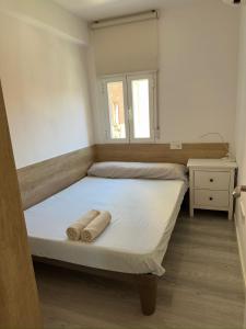 En eller flere senge i et værelse på Piso cerca del aeropuerto