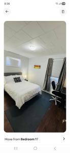 een slaapkamer met een bed, een bureau en een stoel bij Cozy Home in Swan River in Swan River