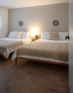 two beds sitting next to each other in a room at Stay Onjeong Jamsil Accommodation in Seoul