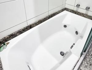 Ένα μπάνιο στο Cedro Hotel