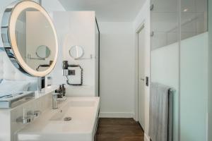 Koupelna v ubytování INNSiDE by Meliá Düsseldorf Hafen